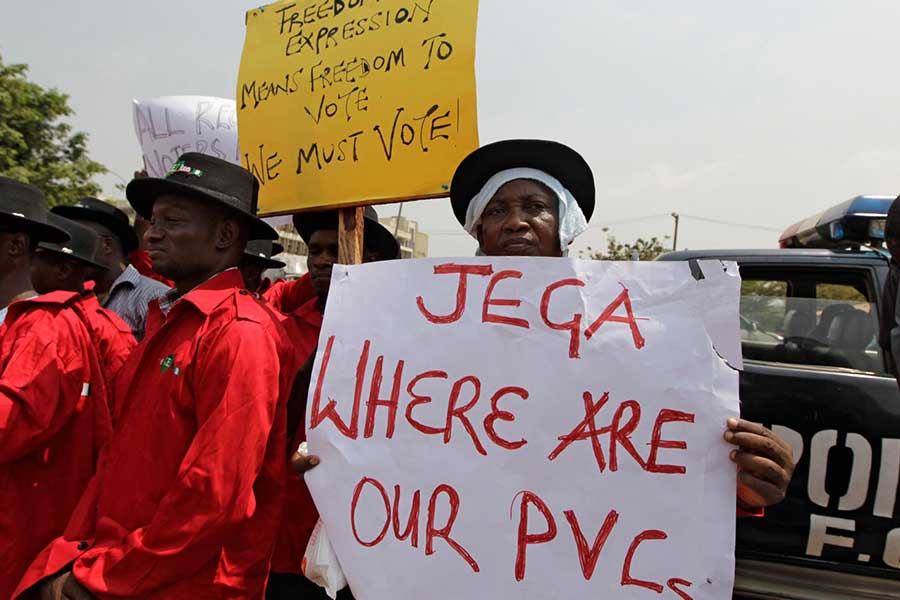 How traffic jams, elusive voter cards and apathy could give Goodluck Jonathan the Lagos prize Cover Photo