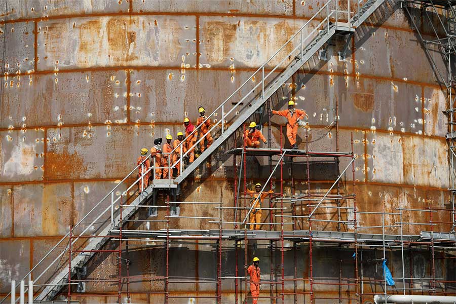 In Nigeria, Plans for the World’s Largest Refinery Cover Photo